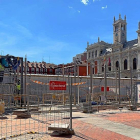 Obras de instalación del ascensor en la Plaza Mayor, junto a la calle Lencería.-EUROPA PRESS