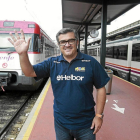 El entrenador vallisoletano Paco García en la estación Campo Grande en su etapa con el Mogi das Cruzes brasileño.-J. M. LOSTAU