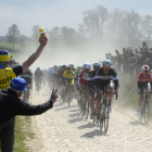 Los ciclistas, durante la última edición que ganó Peter Sagan.-AFP