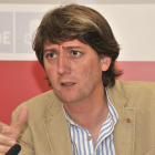 Carlos Martínez Mínguez, ayer, en un momento de su comparecencia.-VALENTÍN GUISANDE