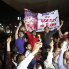 Miembros de la comunidad hindú de los Rajput sostienen carteles en contra de la película de Bollywood Padmavat.-AP / AJIT SOLANKI