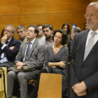 El alcalde de Valladolid, Francisco Javier León de la Riva, en primer plano arropado por el equipo de Gobierno en el juicio celebrado hoy-POOL EFE
