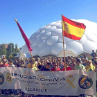 Agentes de la Guardia Civil y la Policía Nacional ayer, se concentran frente a la Cúpula delMilenio para exigir la equiparación salarial.-EL MUNDO