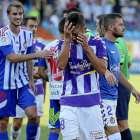 Diego Rubio se retira cabizbajo al término del partido disputado ayer entre la Ponferradina y el Valladolid en El Toralín-Luis de la Mata.