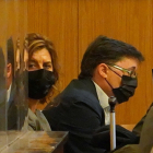 Begoña Hernández y Rafael Delgado, en una imagen de archivo, en marzo 2022 cuando se suspendía el juicio de la Perla Negra por falta de documentación.-ICAL