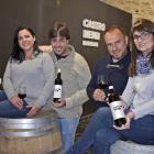 De izquierda a derecha Carmen, Domingo, David y Begoña en la entrada de Bodegas Castro Mendi en San Blás de Aliste.-