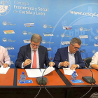 Temprano, Aparicio y Andrés, en julio en la firma de la Trasposición del Acuerdo de Negociación a Castilla y León.-ICAL