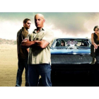 Paul Walker, Vin Diesel, Jordana Brewster y Michelle Rodríguez, en una imagen promocional de 'Fast & Furious 5'.-