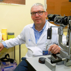 El especialista en oftalmología José María Herreras en las instalaciones del Hospital Clínico Universitario de Valladolid.-J. M. LOSTAU