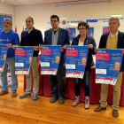 Sánchez, Barrera, Bustos, Romero y Carpena posan con los carteles de la actividad.-EL MUNDO