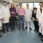 Aranzazú Heras y Álvaro Colina en el centro, con el grupo de investigación que ha participado en el proyecto.-ISRAEL MURILLO