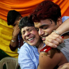 Miembros del colectivo LGBTI celebran el veredicto del Supremo indio que tumbaba la norma discriminatoria para las personas gais.-REUTERS