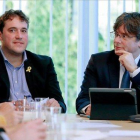David Bonvehí y Carles Puigdemont, en una reunión del PDECat en Bruselas.-