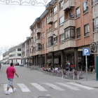 Calle Gutiérrez Mellado de Tordesillas vista desde la Avenida de León.-Santiago