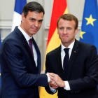 Sánchez y Macrón durante su encuentro de este sábad.-CHEMA MOYA