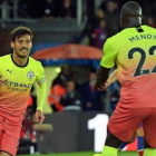 Silva celebra con Mendy su gol al Crystal Palace.-GERRY PENNY (EFE)