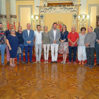 El alcalde, en el centro, en la foto de familia tras la firma del acuerdo del Consejo de Diálogo Social.-EL MUNDO