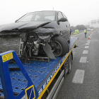 La intensa niebla y la escasa visibilidad provocó el coche de varios coches por alcance en el cruce de la A-62 con la VA-30-J. M. LOSTAU