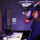 Jugadores de eSports, en plena partida del videojuego 'Call of Duty', en el eSport World Convention (ESWC), celebrado el pasado 17 de febrero en París.-CHESNOT