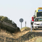Un accidente con un herido se ha producido en la SA-205 entre las localidades de Vecinos y Cortos de la Sierra, por la salida de vía de un vehículo.-ICAL