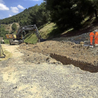 Zanja abierta el lunes junto al puente para comprobar fugas de agua.-Ical