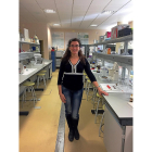 La investigadora Isabel Revilla en uno de los laboratorios de la Universidad de Salamanca.-EL MUNDO