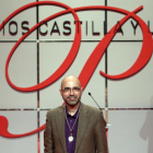 El escritor burgalés Óscar Esquivias, recoge el Premio Castilla y León de las Letras.-ICAL