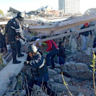 Al menos siete muertos al explotar un camión de gas en un hospital infantil de México.-