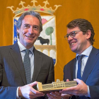 El alcalde de Salamanca, Alfonso Fernández, recibe a Íñigo de la Serna.-ICAL
