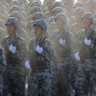 Soldados chinos durante un desfile.-JOE CHAN