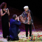 La actriz vallisoletana Concha Velasco tras recoger emocionada el Max de Honor,  ayer en el teatro Calderón junto a Fernando Cayo y Pilar Jurado.-J. M. LOSTAU