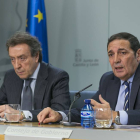 Los consejeros de la Presidencia y de Sanidad, José Antonio de Santiago y Antonio Saez, durante la rueda de prensa posterior al Consejo de Gobierno de Castilla y León-Ical