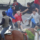 El hombre herido en el último encierro de campo de Portillo, celebrado ayer por la mañana.-J. M. Lostau