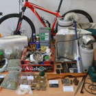 Material incautado por la policía en los registros llevados a cabo.-EM