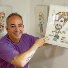 Miguel Asensio junto a algunas de sus caricaturas.-J. M. LOSTAU