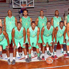 Sergio de la Fuente y Álvaro Calvo, uno en cada extremo, con el Ferroviarios de Maputo, que jugará la final de la Liga de Mozambique.-EL MUNDO