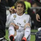 Modric se lamenta de una lesión.-EFE / BALLESTEROS