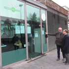 Vélez durante la visita a la oficina de atención al cliente de Auvasa.-E. M.