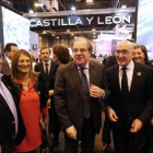 El presidente de la Junta, Juan Vicente Herrera y el presidente de la Diputación de Valladolid,Jesus Julio Carnero, durante la visita al stand de la Comunidad.-ICAL
