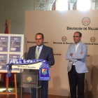 Cayetano Cifuentes, en la presentación de la campaña de abonados junto al vicepresidente de la Diputación Víctor Alonso.-EM