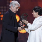 Concha Velasco entrega el premio Emérita Augusta a José sacristán-