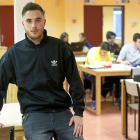 El estudiante Raúl Calvo en las instalaciones de la Universidad de Valladolid.-J. M. LOSTAU