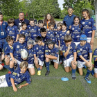 Los jugadores y el cuerpo técnico de uno de los equipos de las categorías inferiores del VRAC Entrepinares.-J.M. LOSTAU