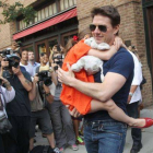 El actor Tom Cruise con su hija Suri, en julio del 2012.-Foto: MEHDI TAAMALLAH / AFP