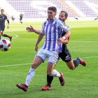 Waldo protege un balón en el partido contra la Cultural.-M.Á. SANTOS