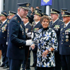 La delegada del Gobierno en Castilla y León, Mercedes Martín, junto con el jefe superior de Policía, Juan José Campesino.-J.M. LOSTAU