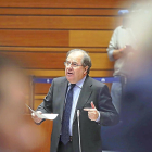 El presidente de la Junta, Juan Vicente Herrera, en una de sus intervenciones en las Cortes durante la sesión de control al Ejecutivo .-ICAL