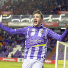 Juan Villar celebra su último gol, el de la victoria frente al Rayo.-J.M.LOSTAU