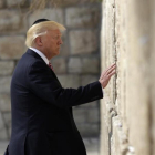 Donald Trump en el muro de Las Lamentaciones.-Evan Vucci