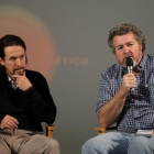Pablo Iglesias, de Podemos, y Juantxo López Uralde, portavoz de Equo, en la rueda de prensa que han ofrecido sobre el Nuevo Modelo Energético.-JOSE LUÍS ROCA